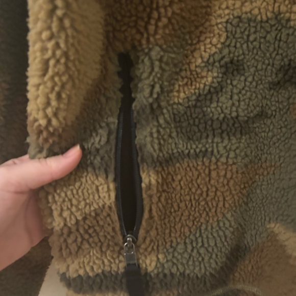Patagonia Camo Fleece Jacket - Picture 6 of 7